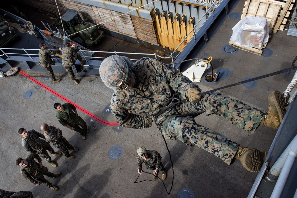 Kilo Company, 31st MEU rappels aboard USS Ashland