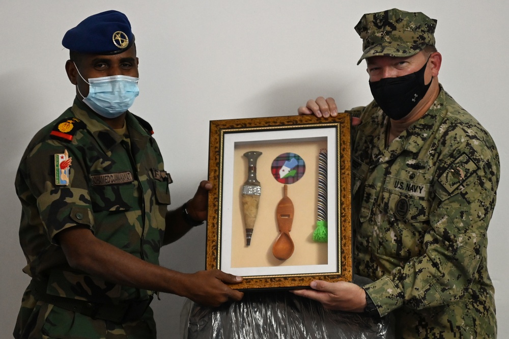 CMC CJTF-HOA visits FAD military training center
