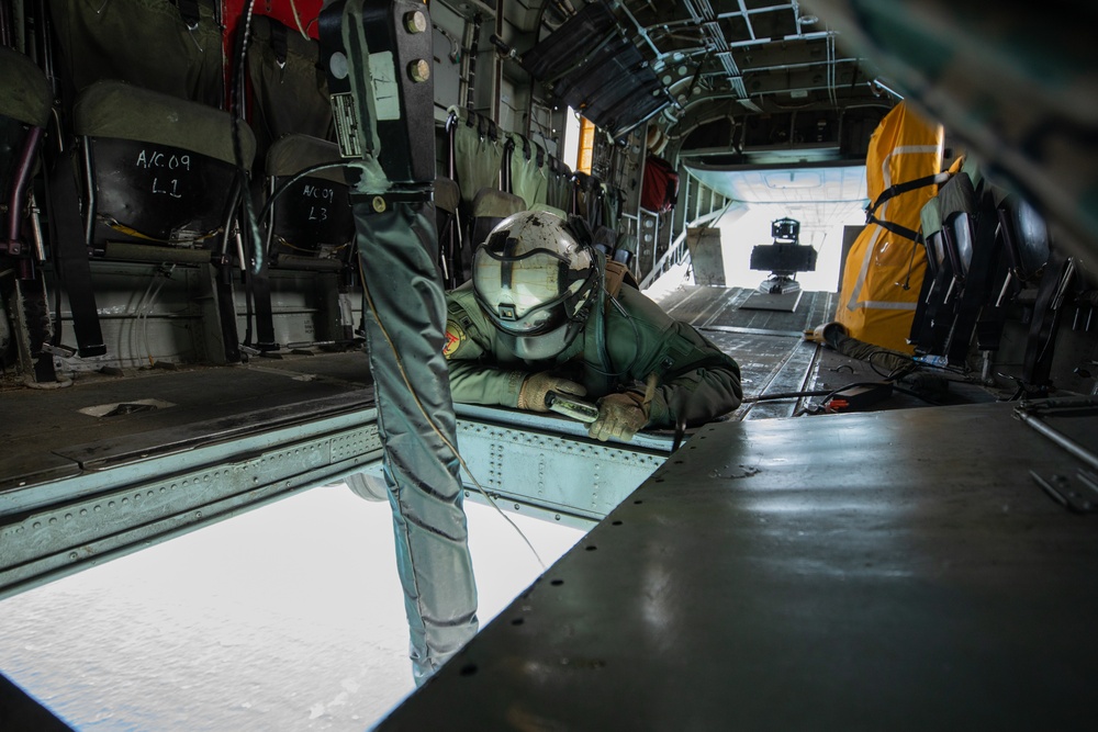 Hagåtña Fury 21: 3d Landing Support Battalion, Marine Heavy Helicopter Squadron 465 Marines team up to transport fuel