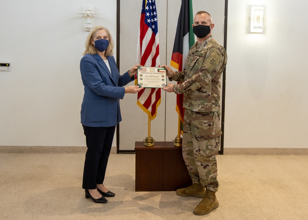 Ambassador Alina L. recognizes 310th ESC Soldiers