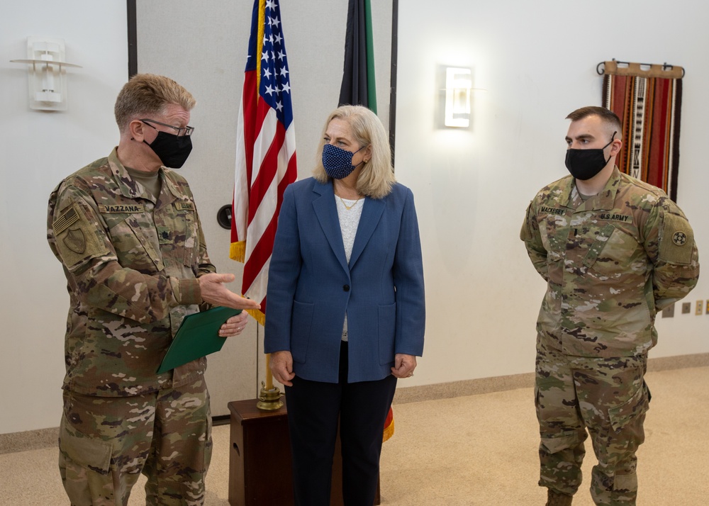 Ambassador Alina L. recognizes 310th ESC Soldiers