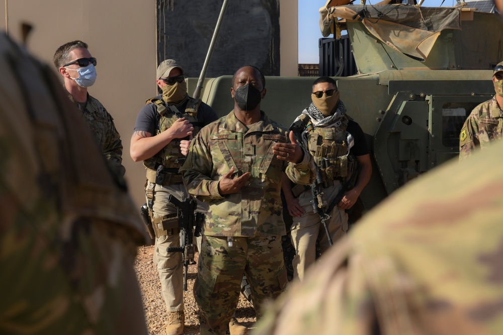 Brig. Gen. Collins, Brig. Gen. Jolly talk force protection with 409 ESFS