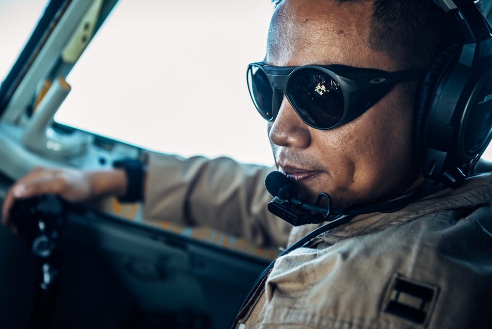 350th EARS provides fuel to F-16s