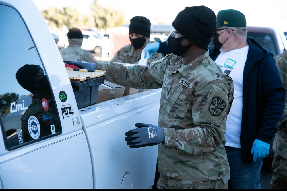 AZNG supports food bank in Mesa