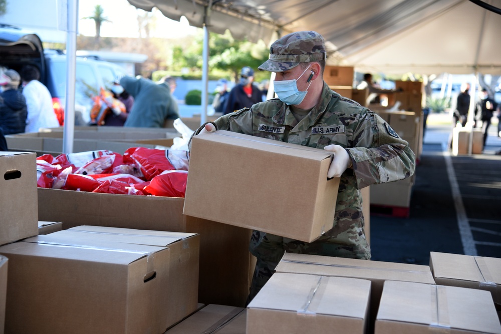 AZNG supports food bank in Mesa