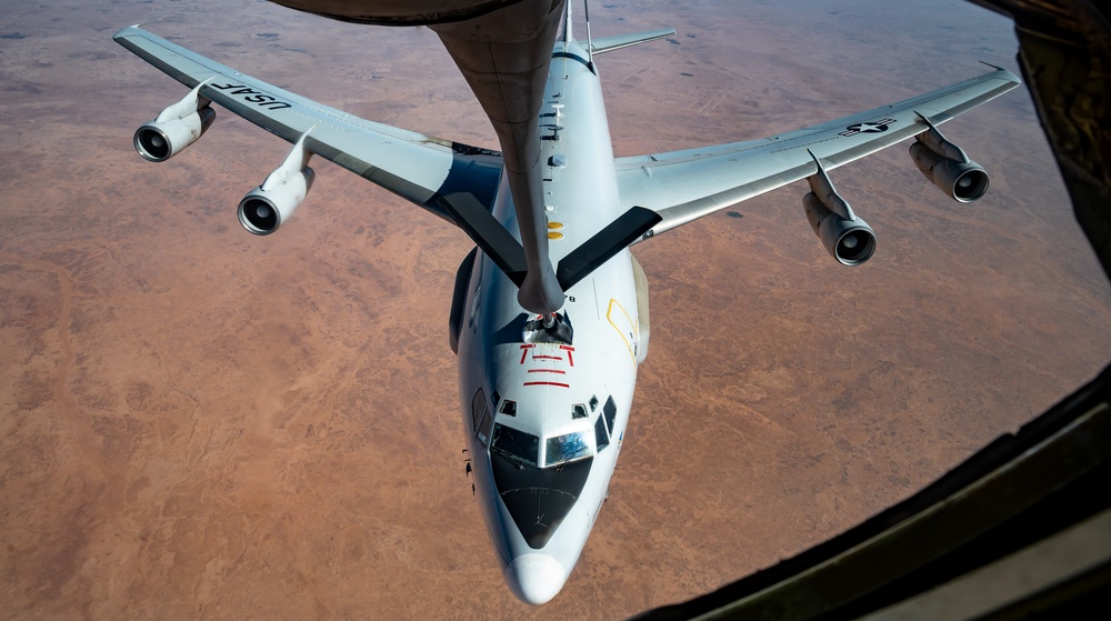 350th EARS provides fuel to E-3