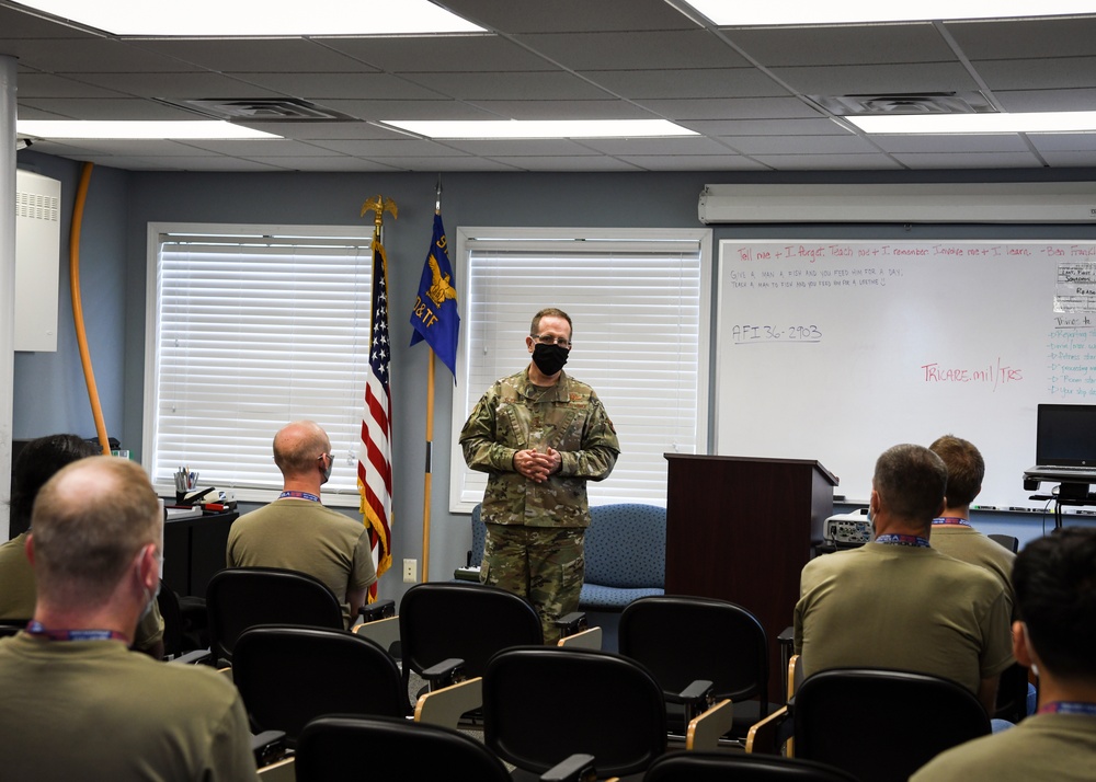 AFSOC commander visits 919th SOW