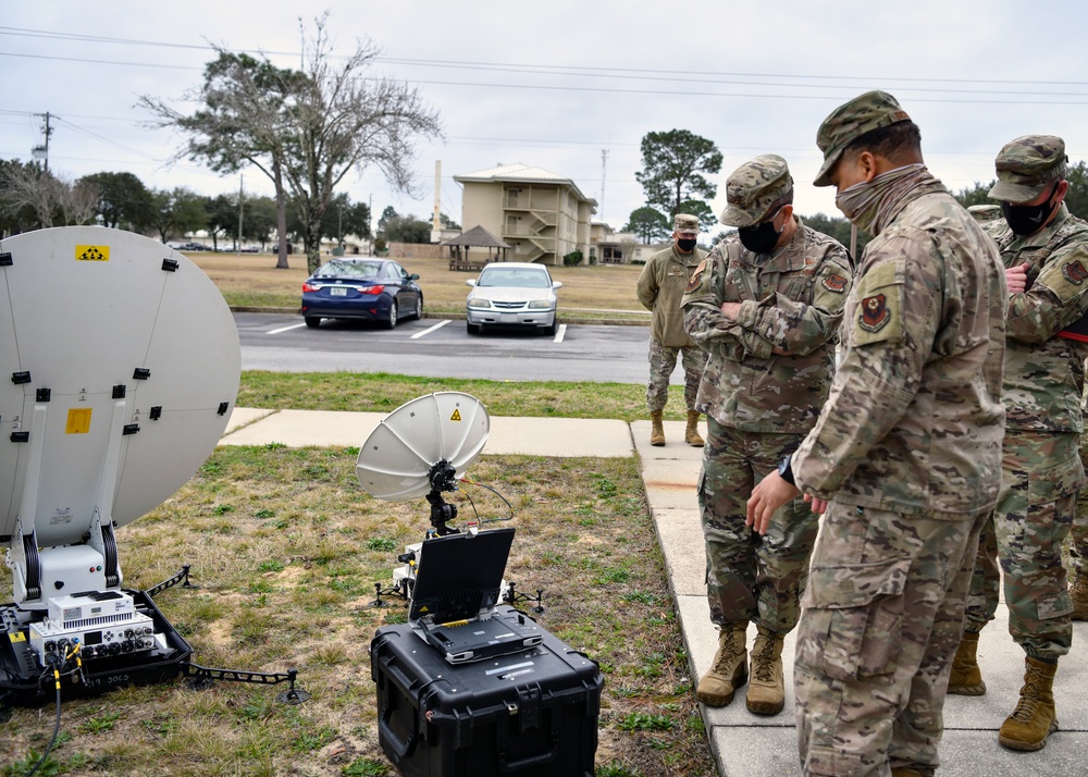 AFSOC commander visits 919th SOW