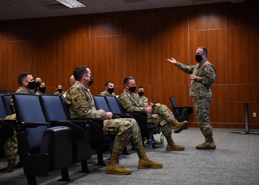 AFSOC commander visits 919th SOW