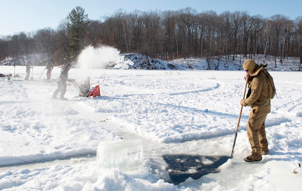 MDSU 2 Hosts Ice Dive Training