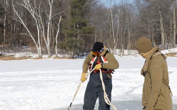 MDSU 2 Hosts Ice Dive Training