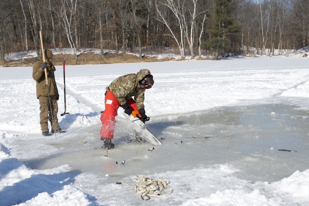 MDSU 2 Hosts Ice Dive Training
