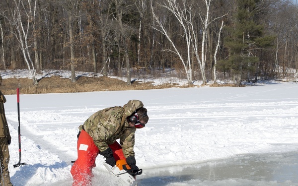 MDSU 2 Hosts Ice Dive Training