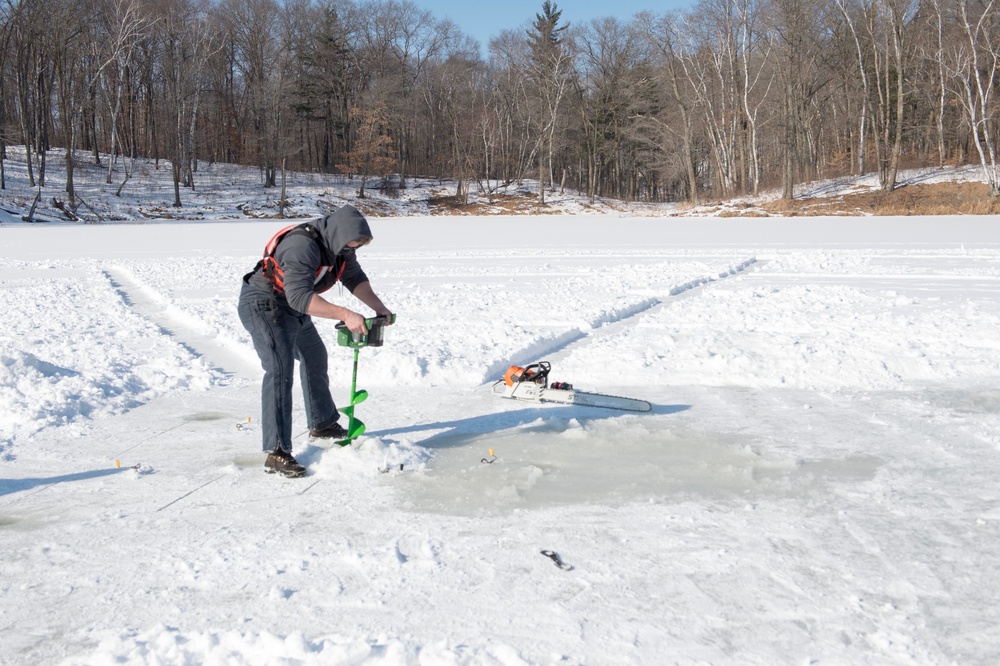 MDSU 2 Hosts Ice Dive Training
