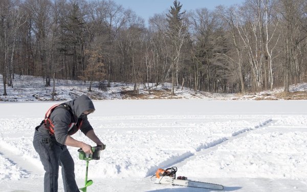 MDSU 2 Hosts Ice Dive Training