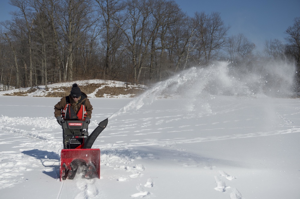 MDSU 2 Hosts Ice Dive Training