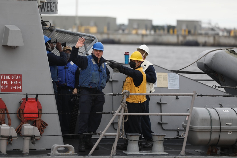 USS Shamal (PC 13), USS Zephyr (PC 8), and USS Tornado (PC 14) Depart Naval Station Mayport For the Last Time