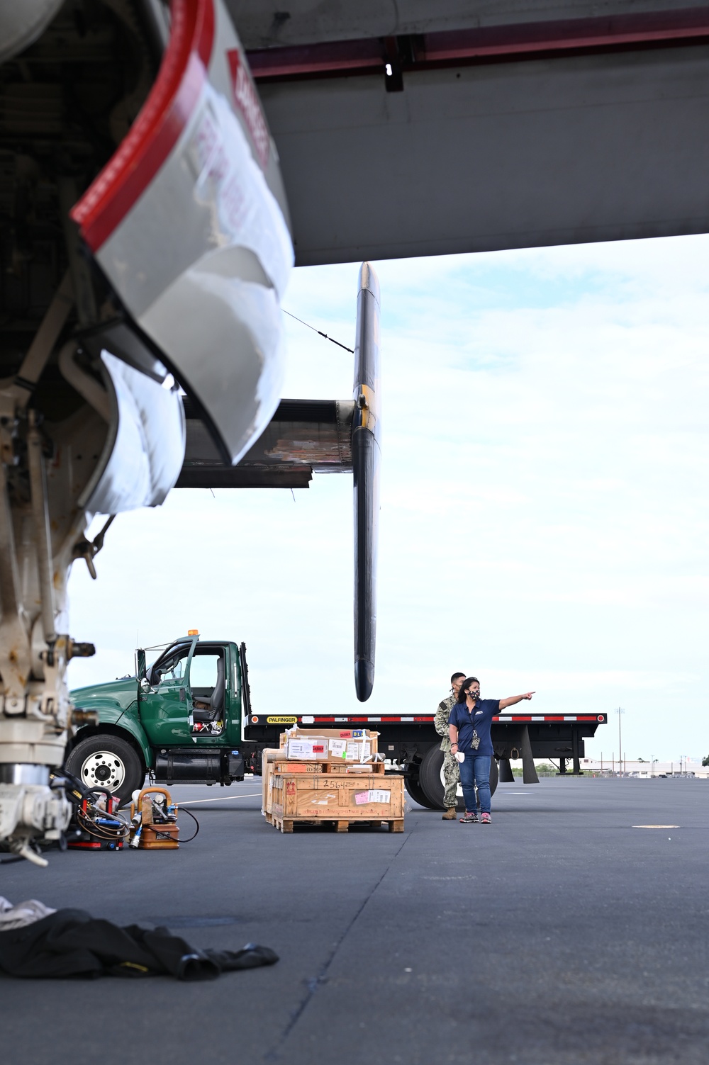 Logisticians deliver high-priority requisitions to a crew providing carrier onboard delivery (COD) support to the Nimitz Carrier Strike Group