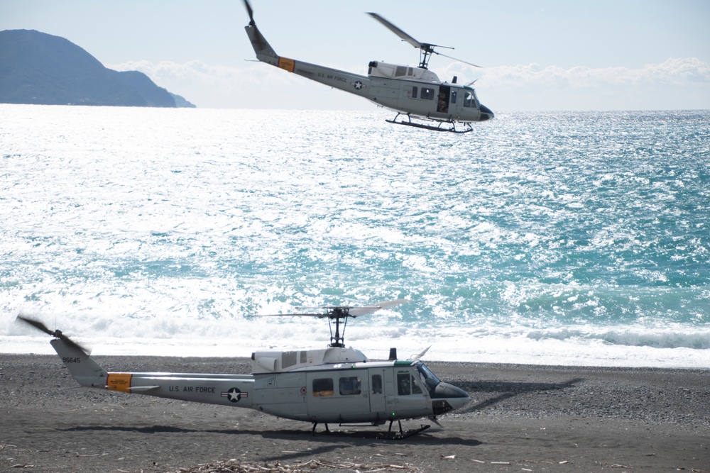 Landing maneuvers at Numazu Beach Training Area