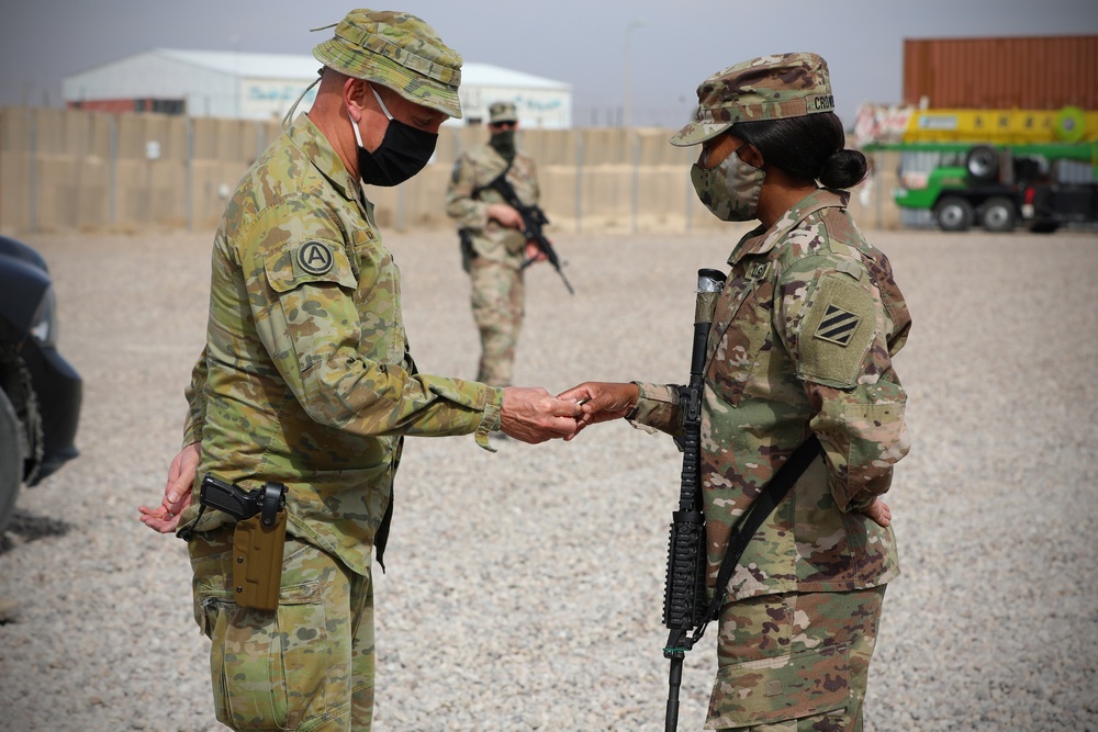 MG Field Visits Soldiers at AAAB