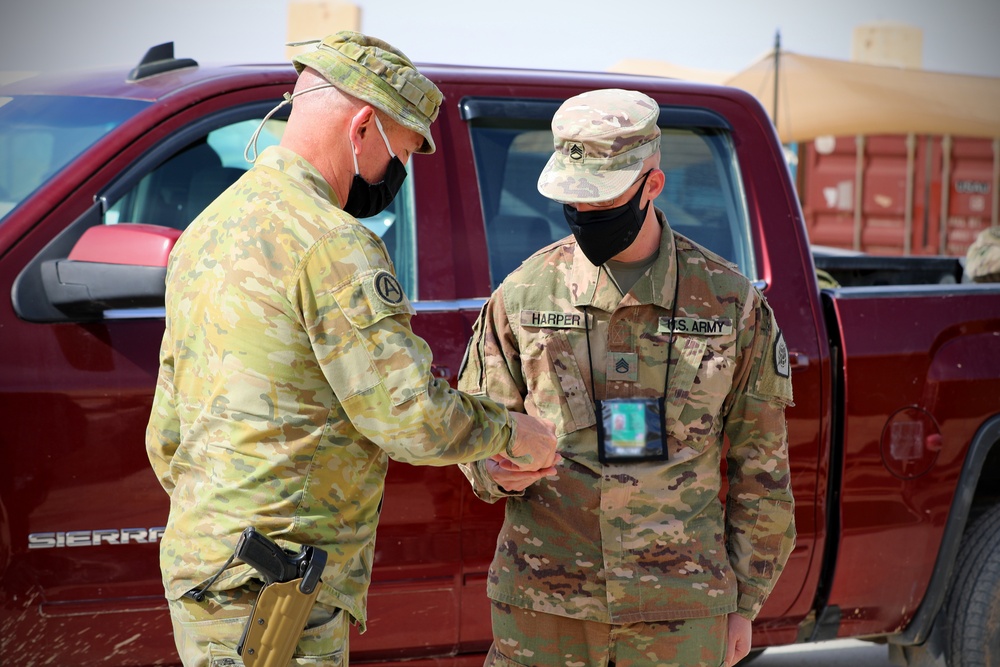 MG Field Visits Soldiers at AAAB