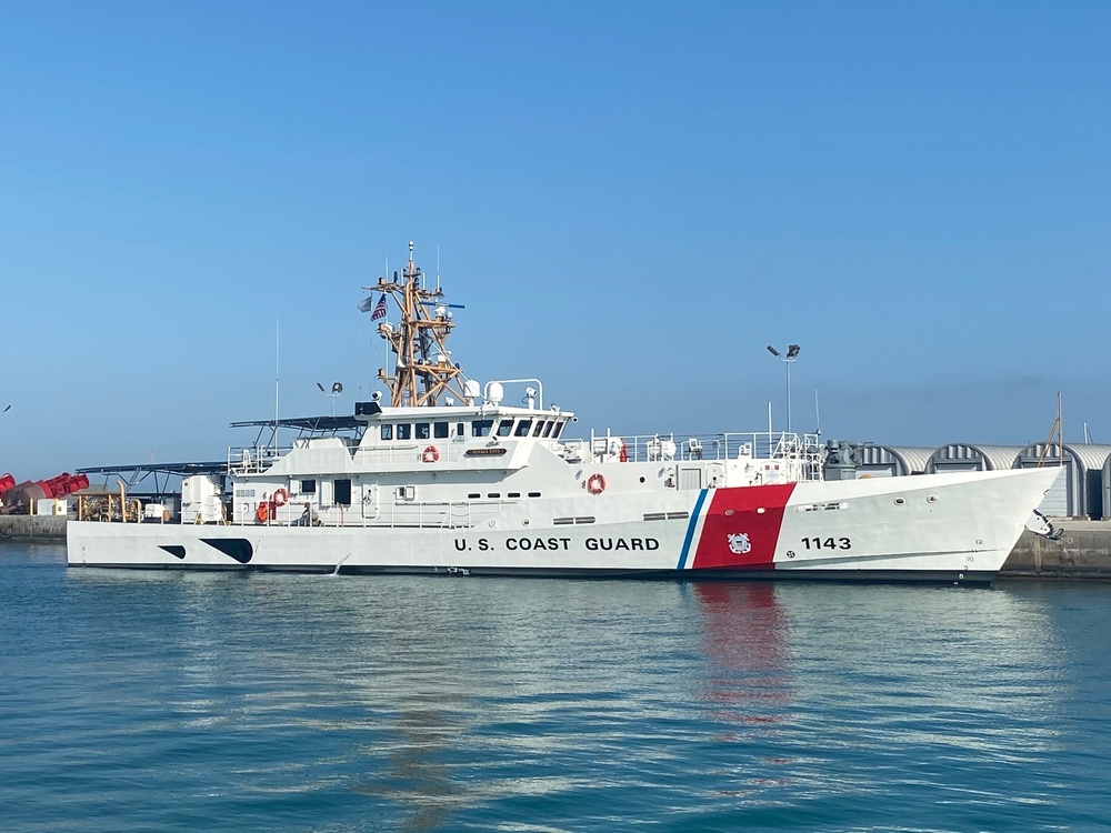 USCGC FREDERICK HATCH ARRIVING