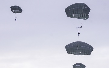 Spartan Paratroopers Finish Arctic Warrior 21 with Airborne Operation