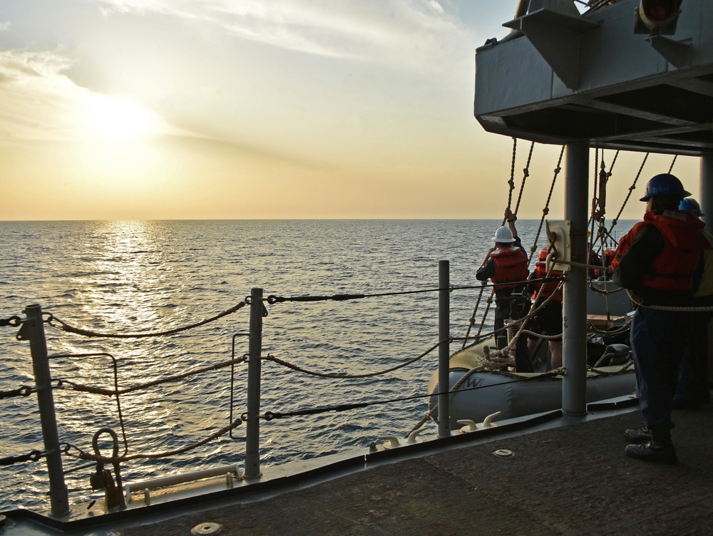 USS PHILIPPINE SEA CONDUCTS SMALL BOAT OPERATIONS/DEPLOYMENT