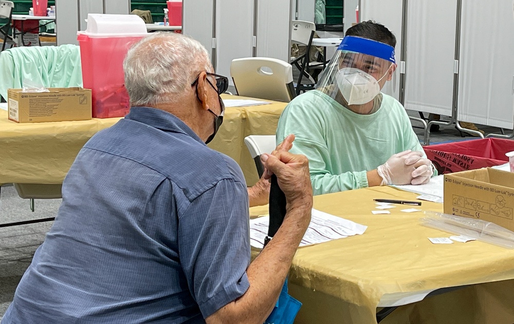 PRNG vaccinates the elderly at San Juan