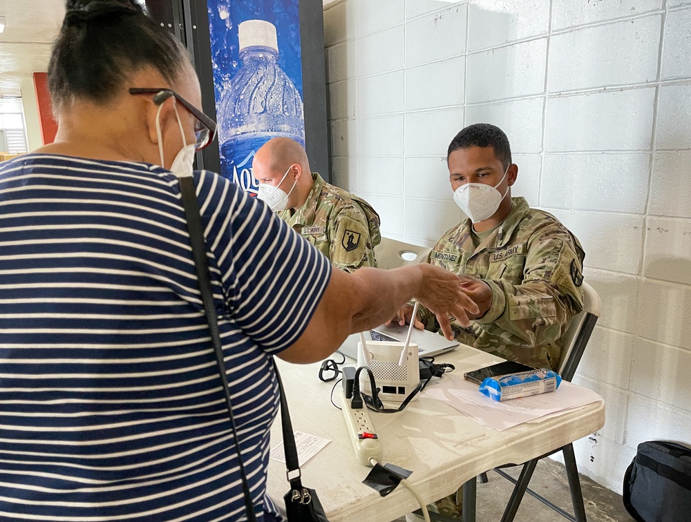 PRNG vaccinates the elderly at San Juan