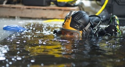 MDSU 2 Hosts Ice Dive Training