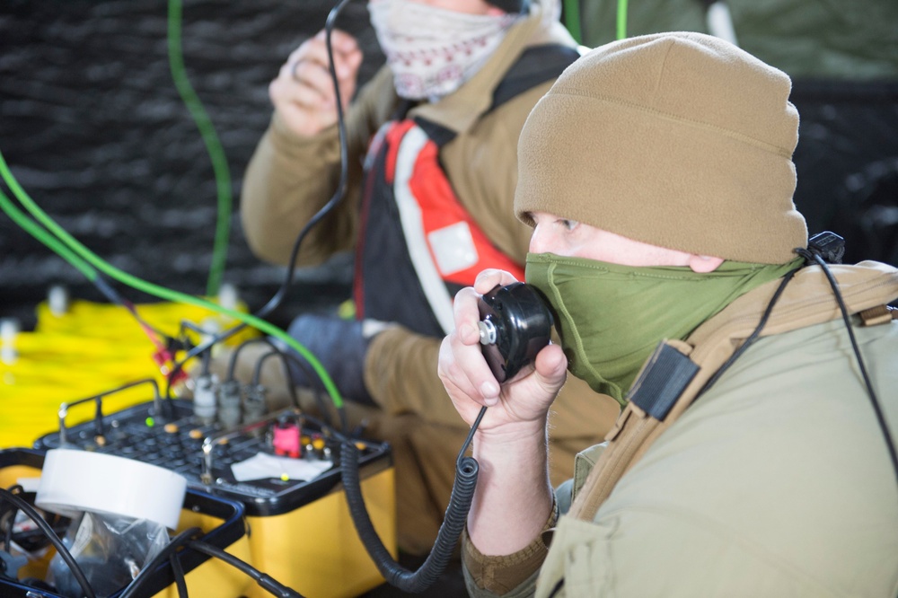 MDSU 2 Hosts Ice Dive Training