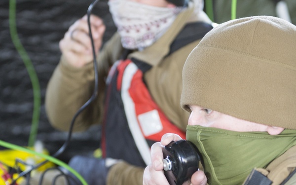 MDSU 2 Hosts Ice Dive Training