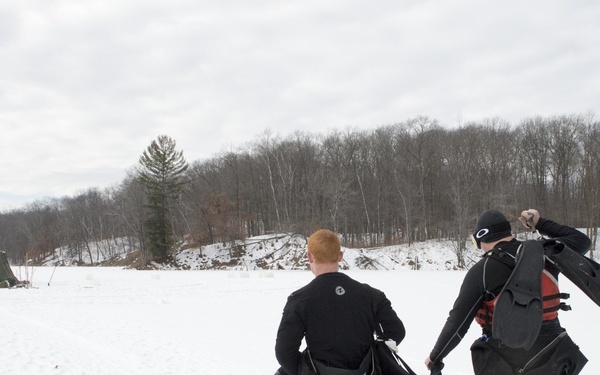 MDSU 2 Hosts Ice Dive Training