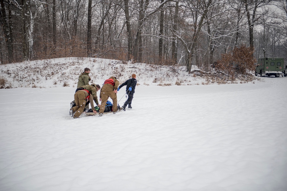 MDSU 2 Hosts Ice Dive Training