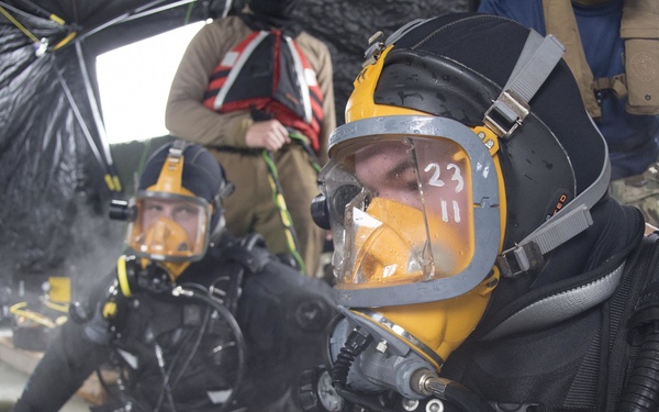 MDSU 2 Hosts Ice Dive Training