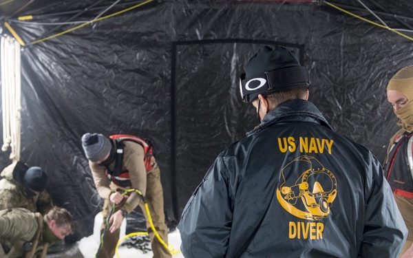 MDSU 2 Hosts Ice Dive Training
