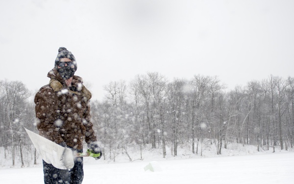 MDSU 2 Hosts Ice Dive Training