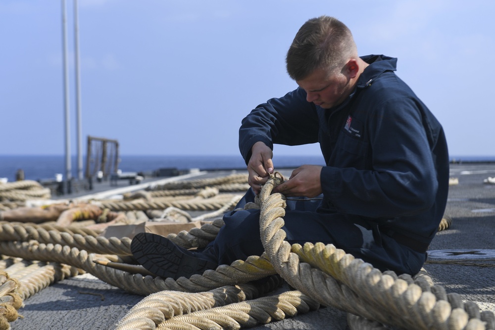 Ashland Sailor Conducts Maintenance