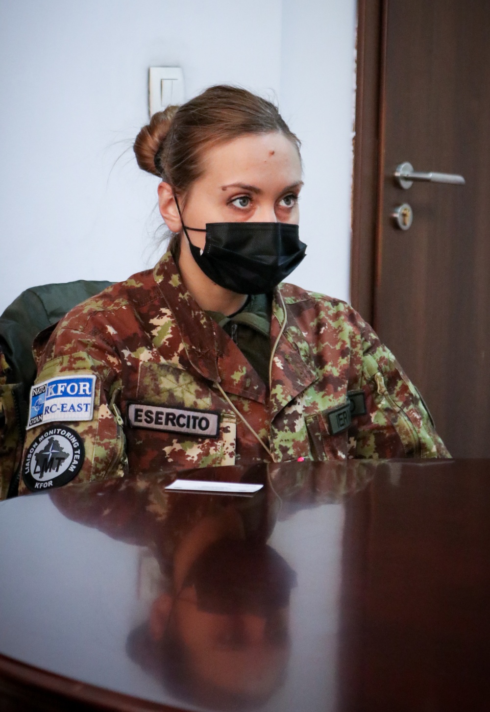 Italian KFOR LMT meets with election official