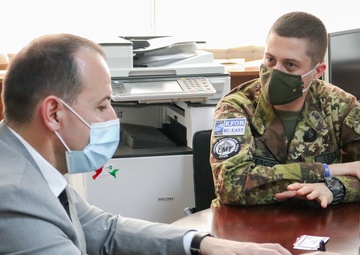 Italian KFOR LMT meets with election official