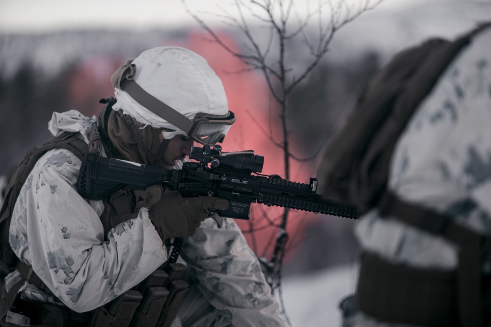 Buddy Rushers: MRF-E Marines Conduct Live-Fire Range