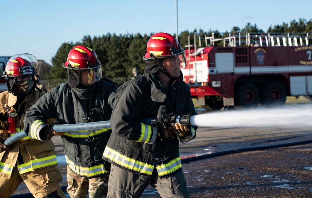 Wing leadership visits 48 FW firefighters