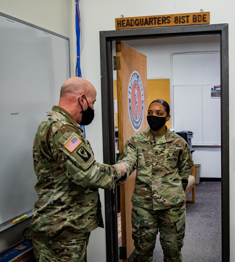 BG Dent Visits with 81st SBCT Soldiers