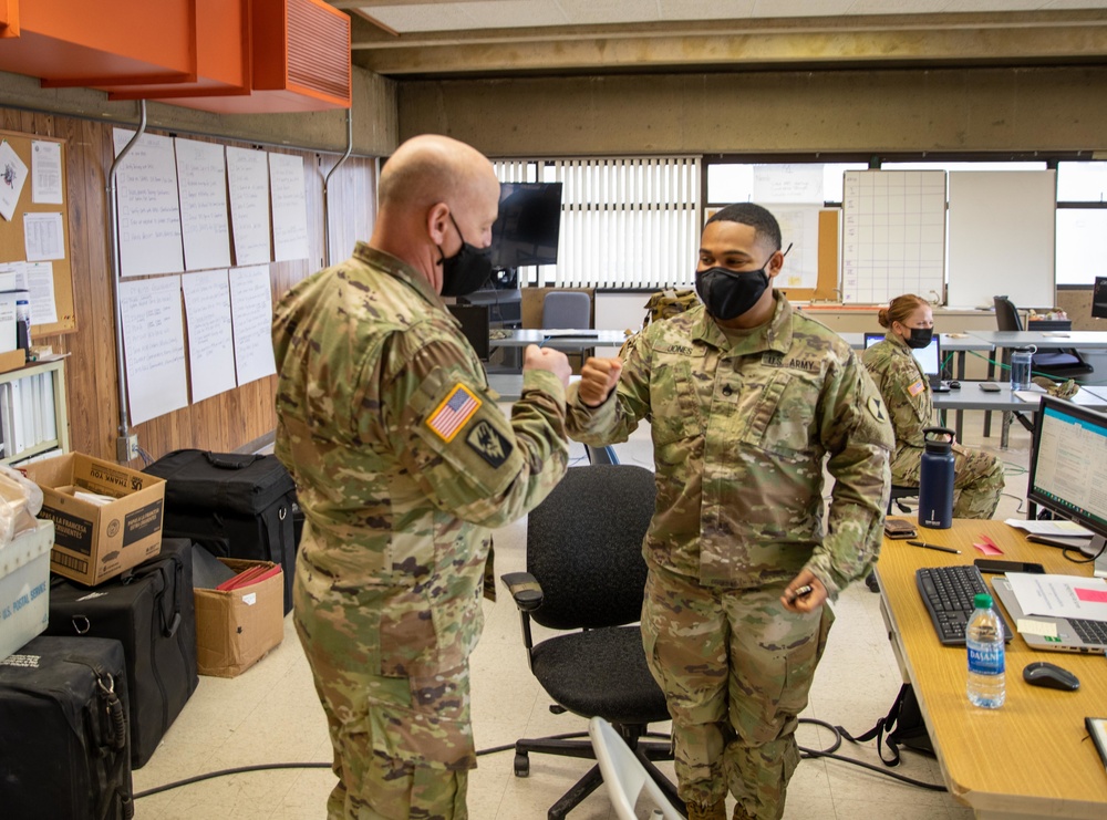 BG Dent Visits with 81st SBCT Soldiers