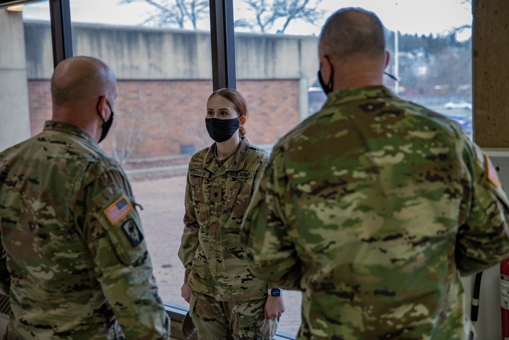 BG Dent Visits with 81st SBCT Soldiers