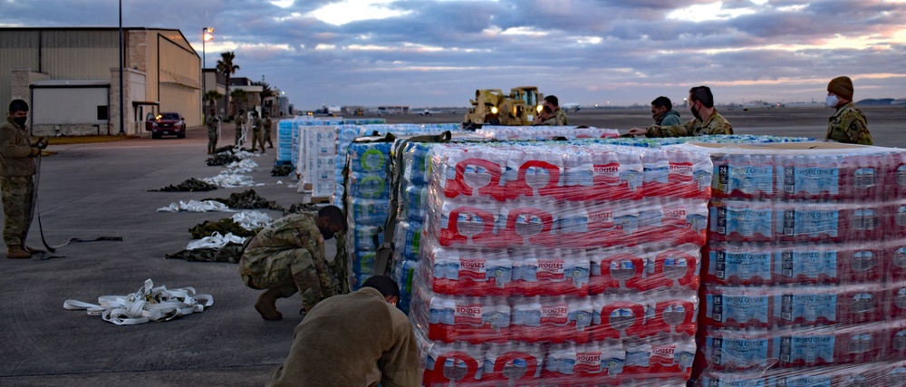 Texas Army National Guard deliver supplies following Winter Storm 2021