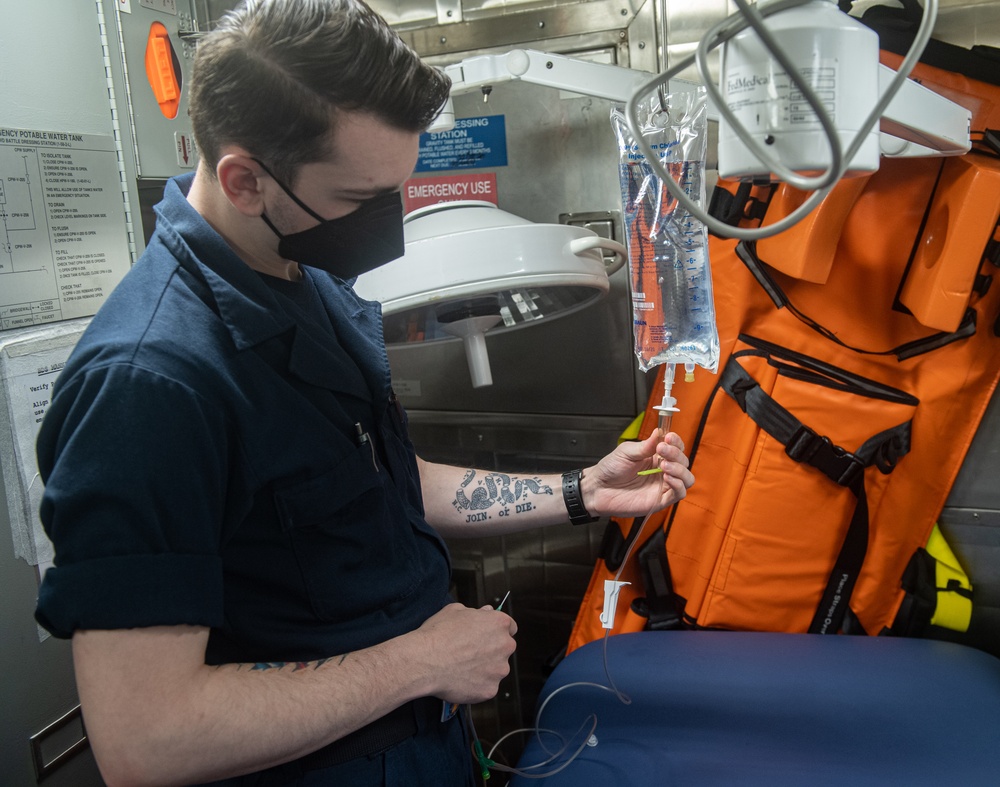 DVIDS - Images - USS Mahan Corpsman Duties [Image 8 of 9]