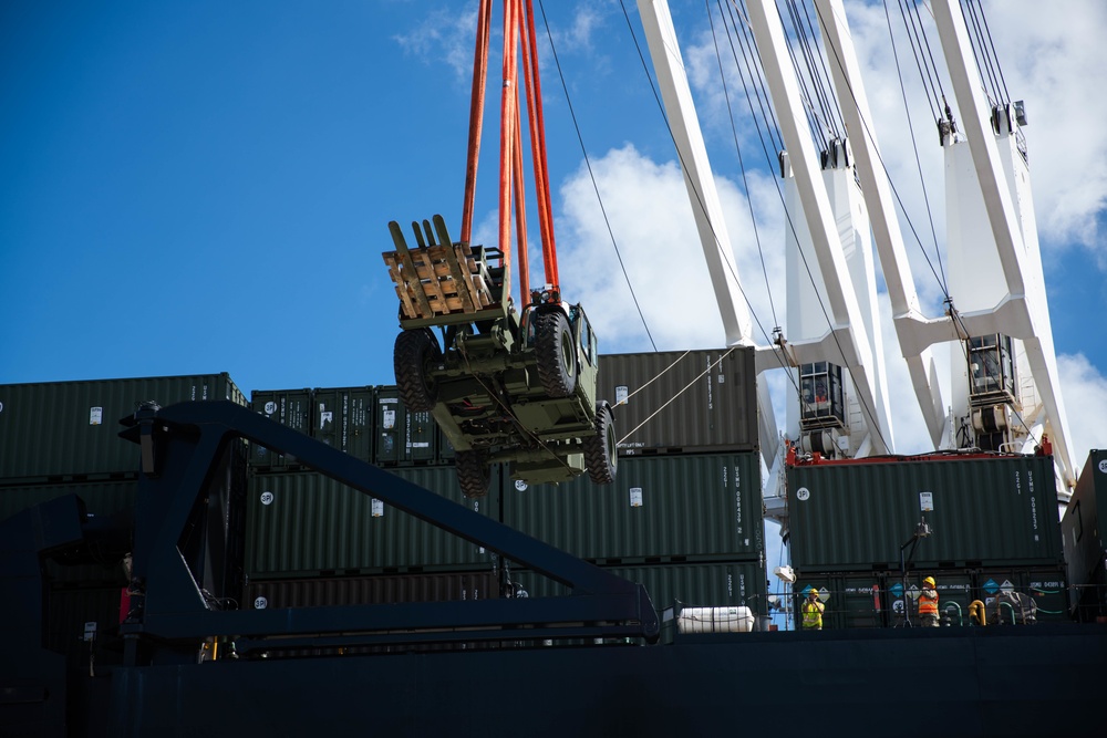 Hagåtña Fury 21: CLR-3 Marines conduct MPF offload at Naval Base Guam