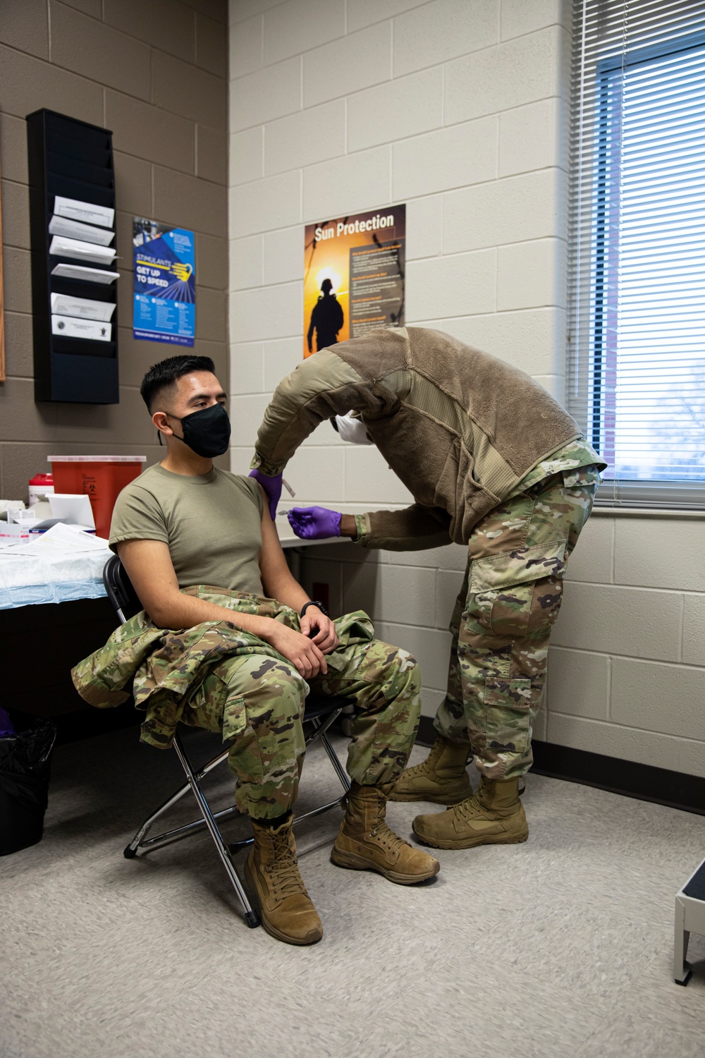 Indiana Guardsmen receive vaccine at Johnson County Armory